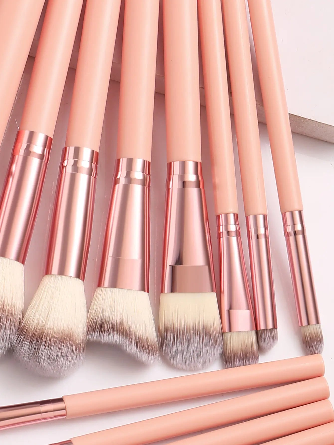 20/25/30-Piece Makeup Brush Set Rose Gold Synthetic Soft Bristles Foundation Powder Concealer Eyeshadow Blush Contour Eyebrow Spoolie Complete Makeup Tools Kit for Beginners Makeup Artists Daily Makeup Application