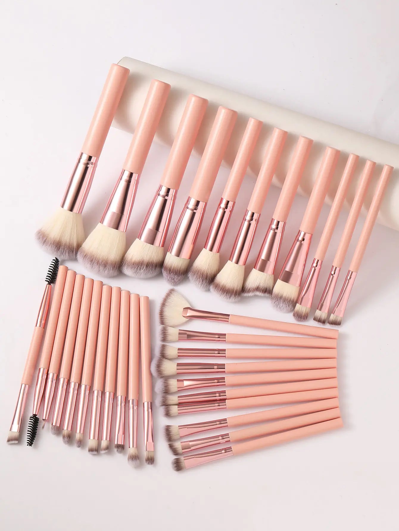 20/25/30-Piece Makeup Brush Set Rose Gold Synthetic Soft Bristles Foundation Powder Concealer Eyeshadow Blush Contour Eyebrow Spoolie Complete Makeup Tools Kit for Beginners Makeup Artists Daily Makeup Application